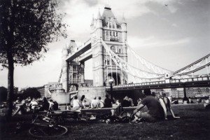 11-_london-calendar-cafe-art 